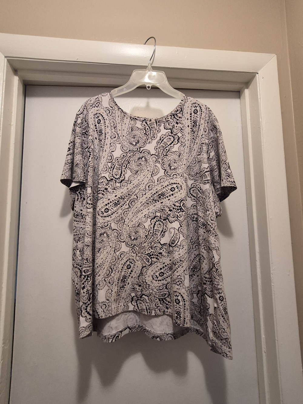 croft & barrow Paisley Short Sleeve Tee in Cream and Black